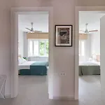 2br Flat W Modern Touches *
