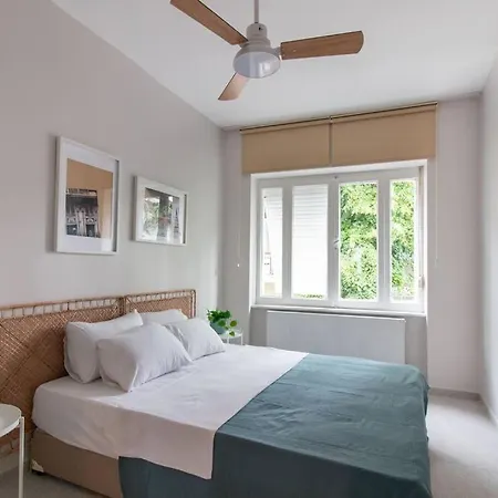 2br Flat W Modern Touches *